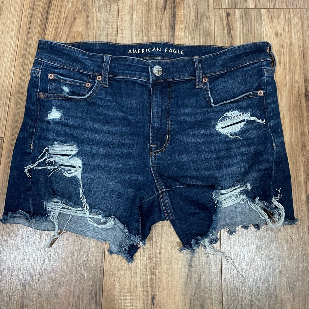American Eagle distressed midi short. Size 14
